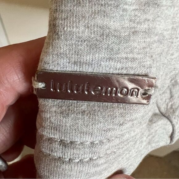 Lululemon Savasana‎ Gratitude Wrap, Size 6 Oversized. Great Condition. - Picture 8 of 10